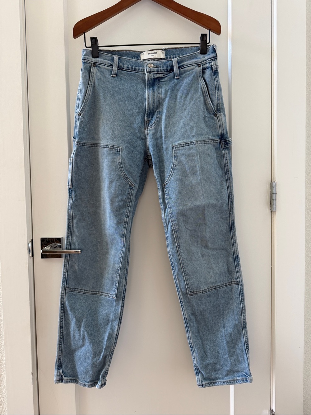 Hollister Loose Fit Double-Knee Carpenter Jeans in a light wash Size 30